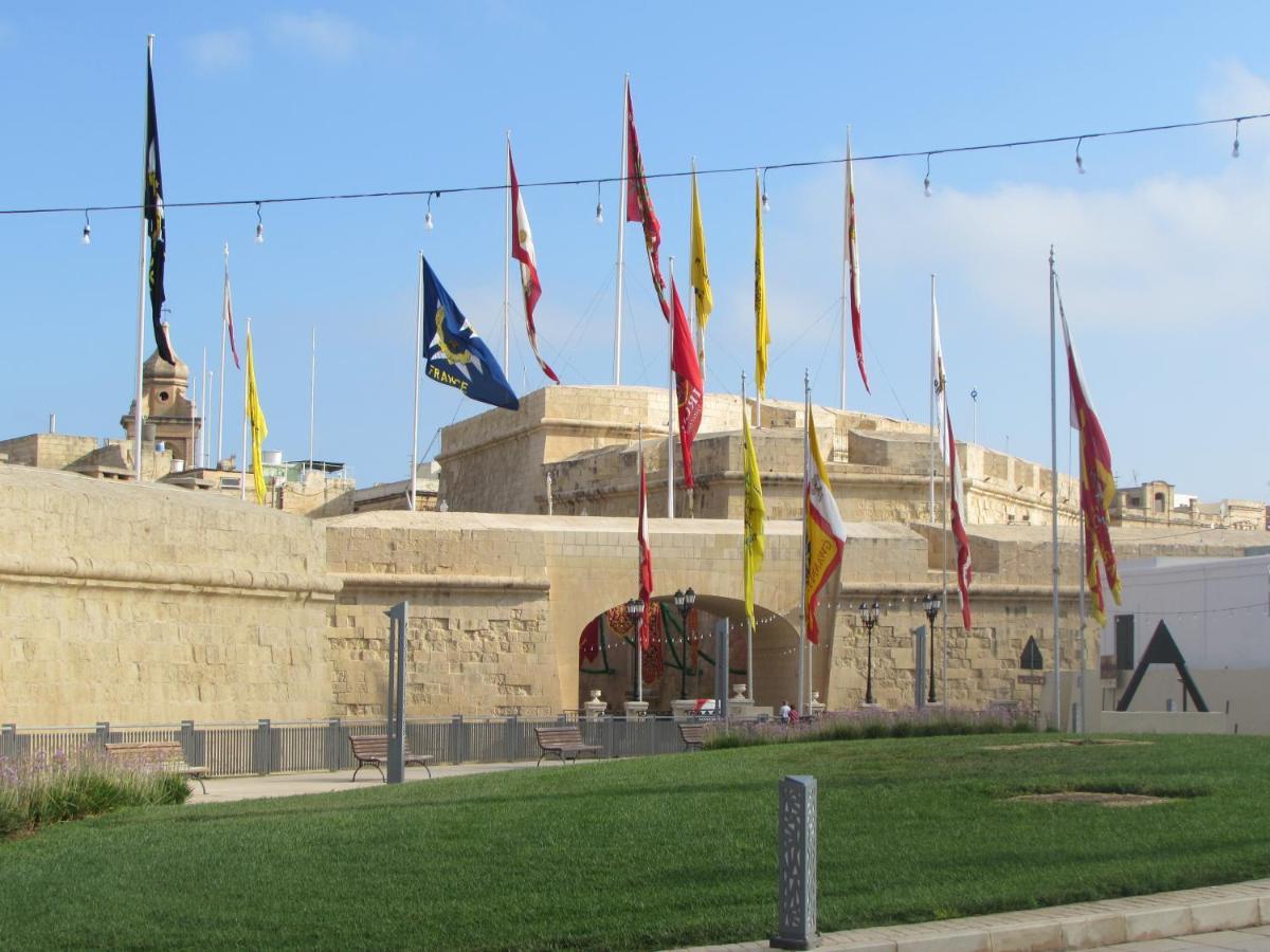 Vittoriosa' Seafront 2 Bed Highly Furnished Apartment ภายนอก รูปภาพ