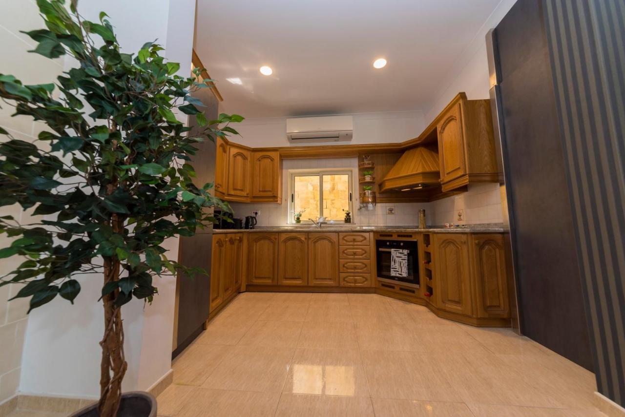 Vittoriosa' Seafront 2 Bed Highly Furnished Apartment ภายนอก รูปภาพ