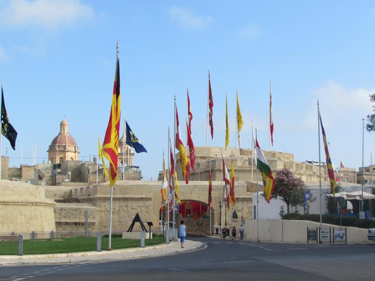 Vittoriosa' Seafront 2 Bed Highly Furnished Apartment ภายนอก รูปภาพ