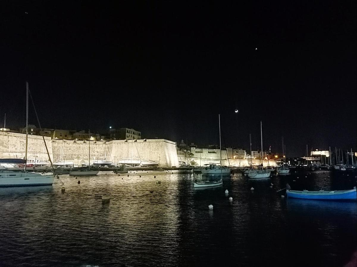 Vittoriosa' Seafront 2 Bed Highly Furnished Apartment ภายนอก รูปภาพ