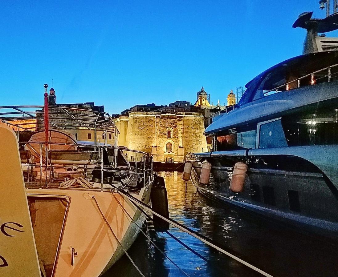 Vittoriosa' Seafront 2 Bed Highly Furnished Apartment ภายนอก รูปภาพ