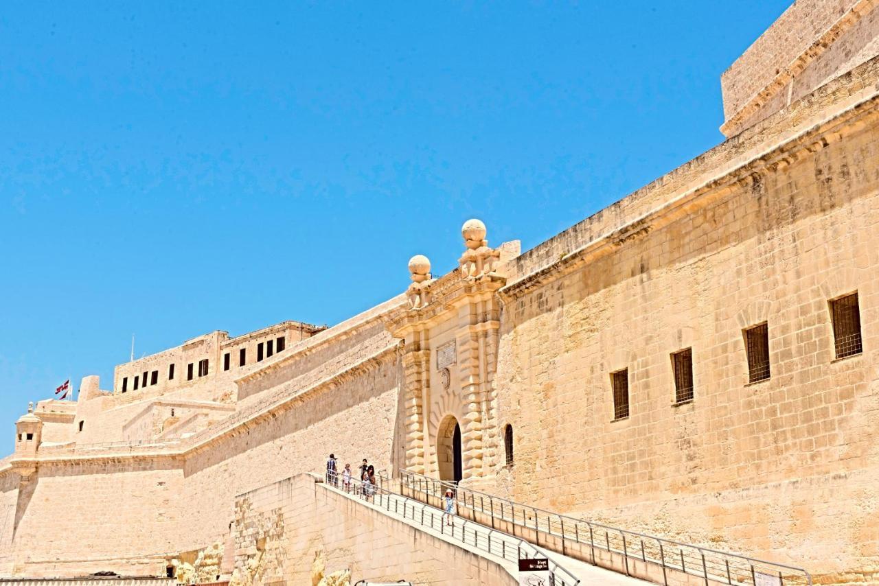 Vittoriosa' Seafront 2 Bed Highly Furnished Apartment ภายนอก รูปภาพ