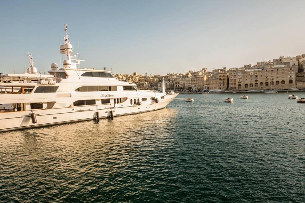 Vittoriosa' Seafront 2 Bed Highly Furnished Apartment ภายนอก รูปภาพ