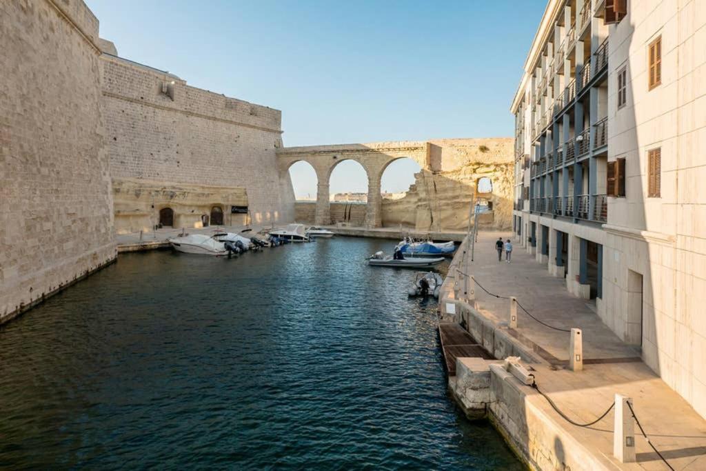 Vittoriosa' Seafront 2 Bed Highly Furnished Apartment ภายนอก รูปภาพ